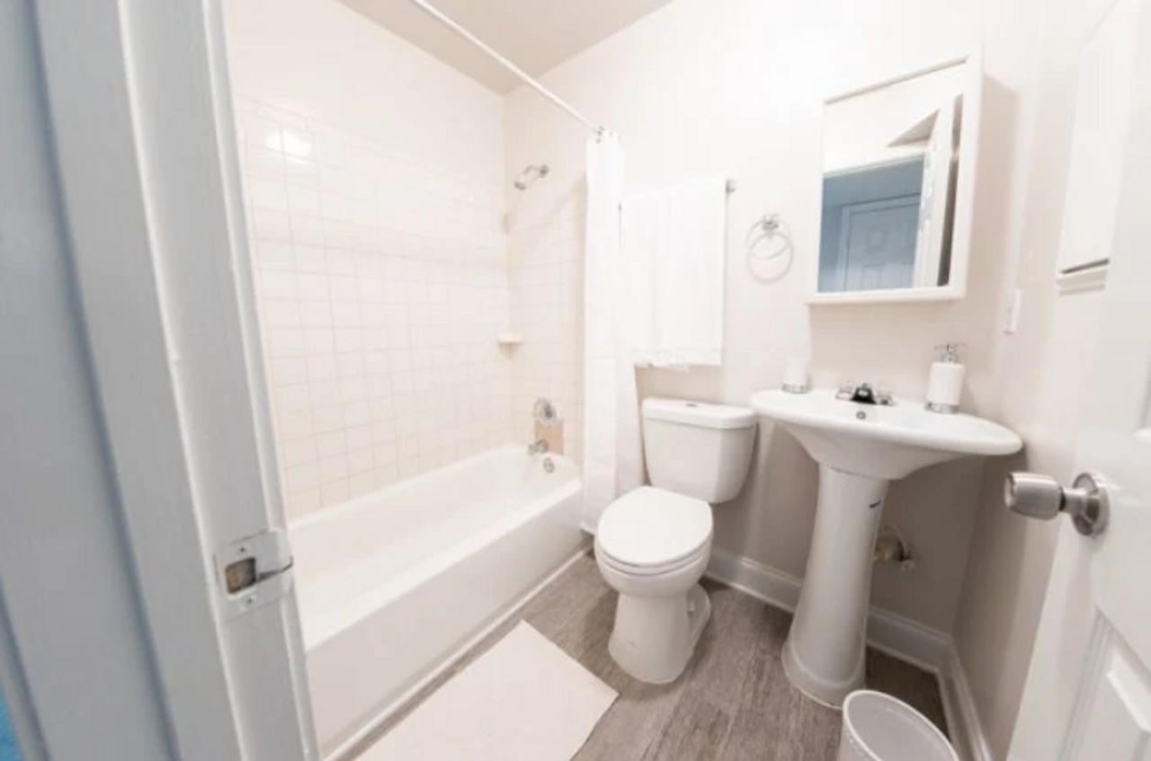 1090 Hollywood RD - Photo 3 of 18