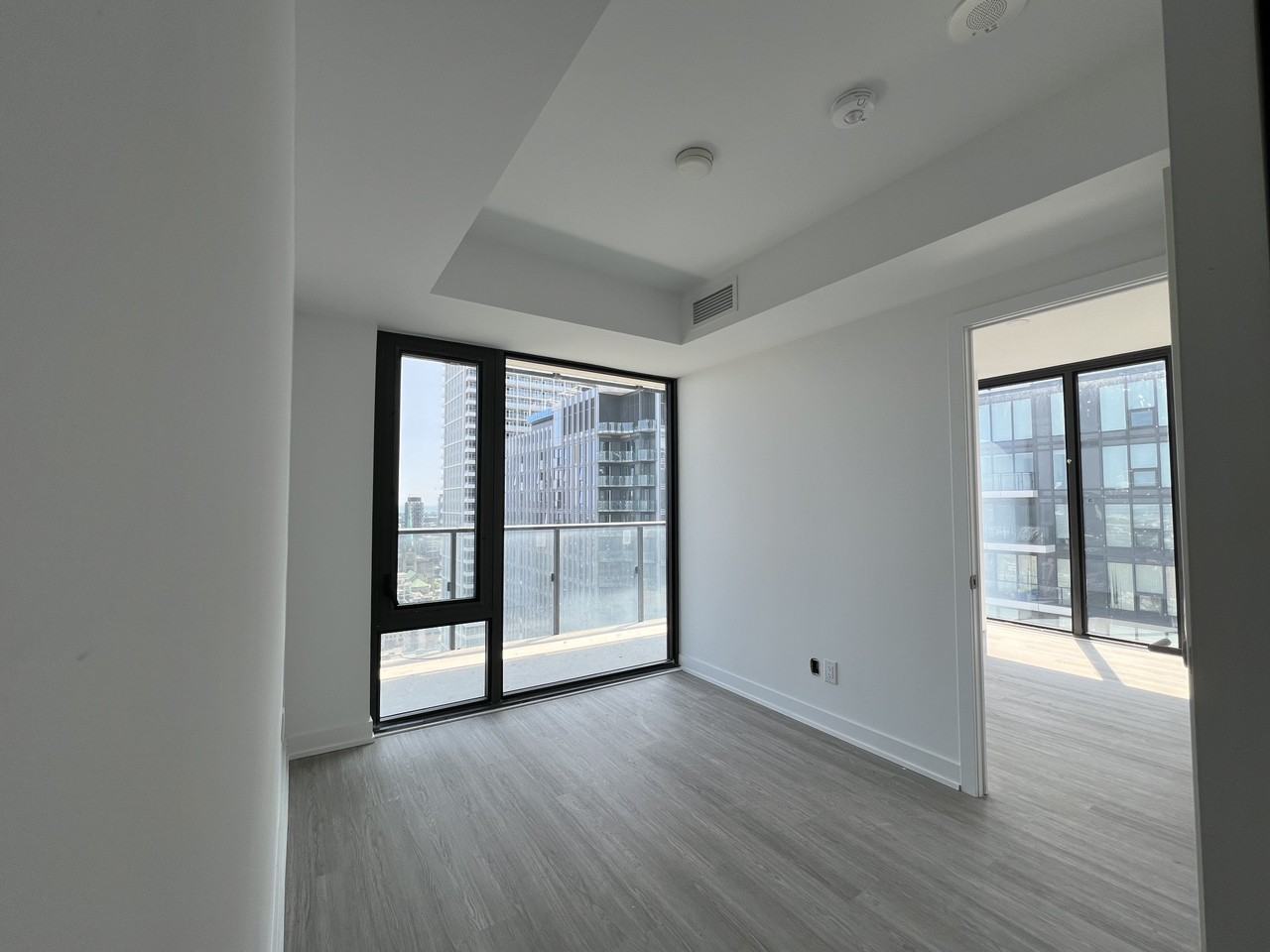 47 Mutual St - Photo 3 of 6