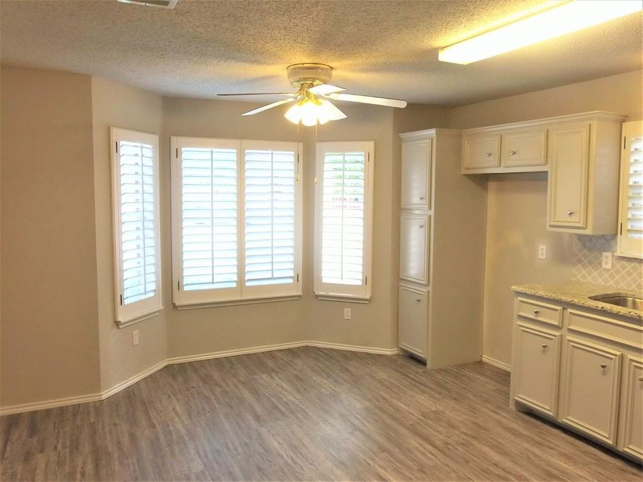 3005 86th St - Photo 3 of 11