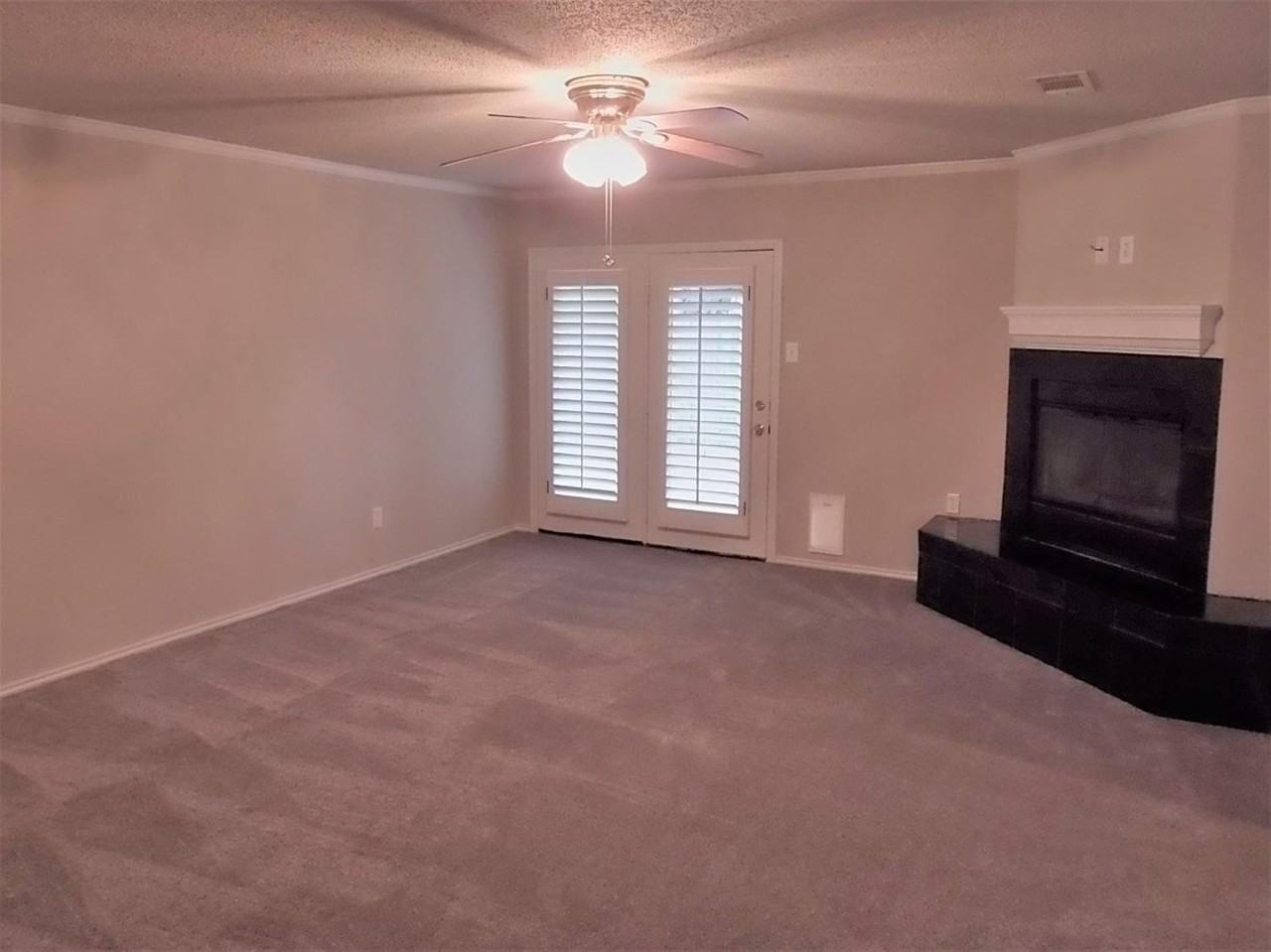 3005 86th St - Photo 4 of 11