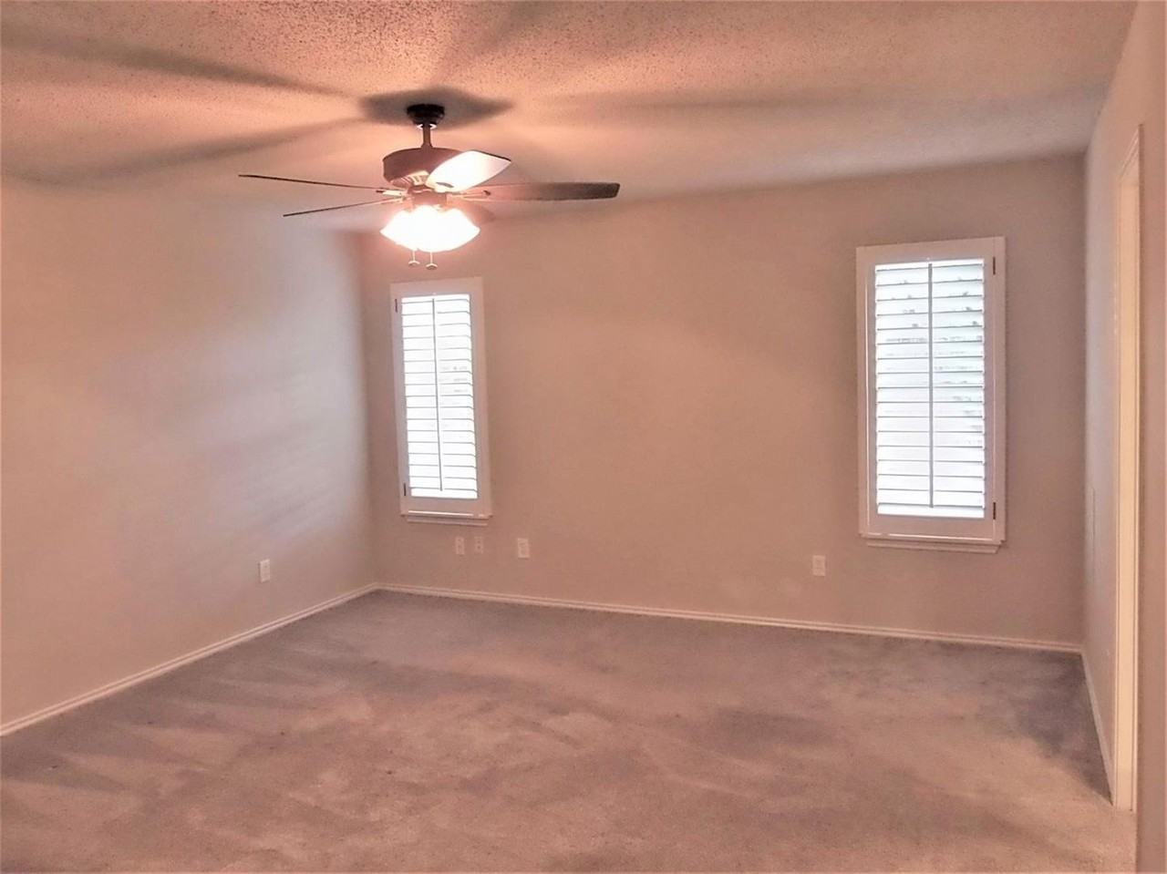 3005 86th St - Photo 5 of 11