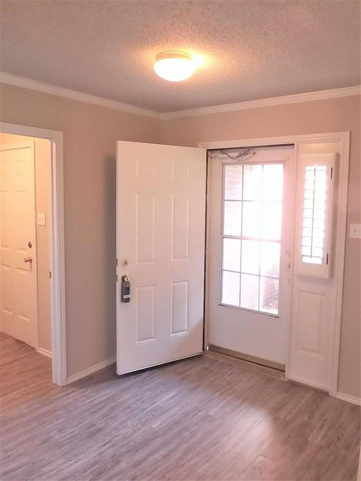 3005 86th St - Photo 6 of 11