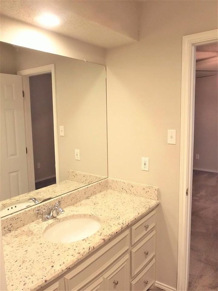 3005 86th St - Photo 7 of 11