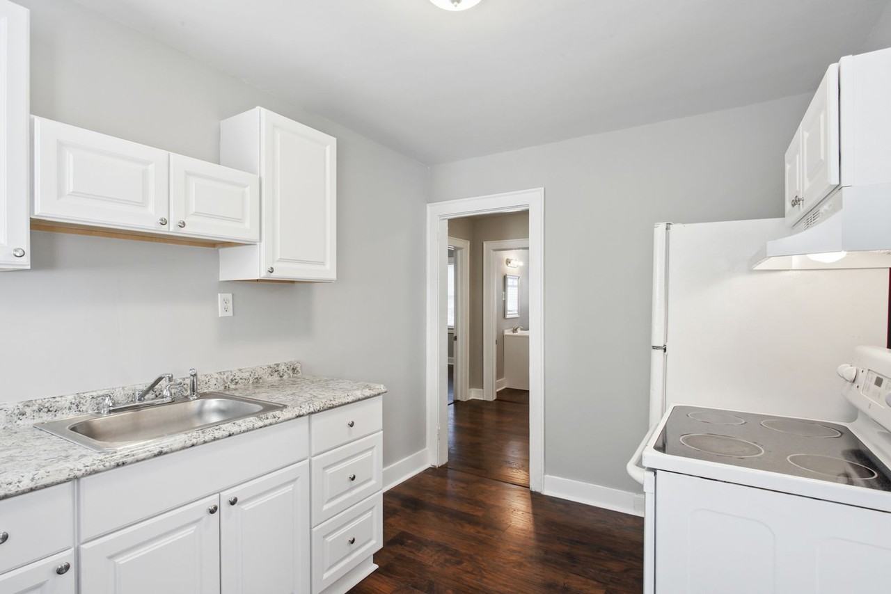 815 E 33rd St - Photo 5 of 8