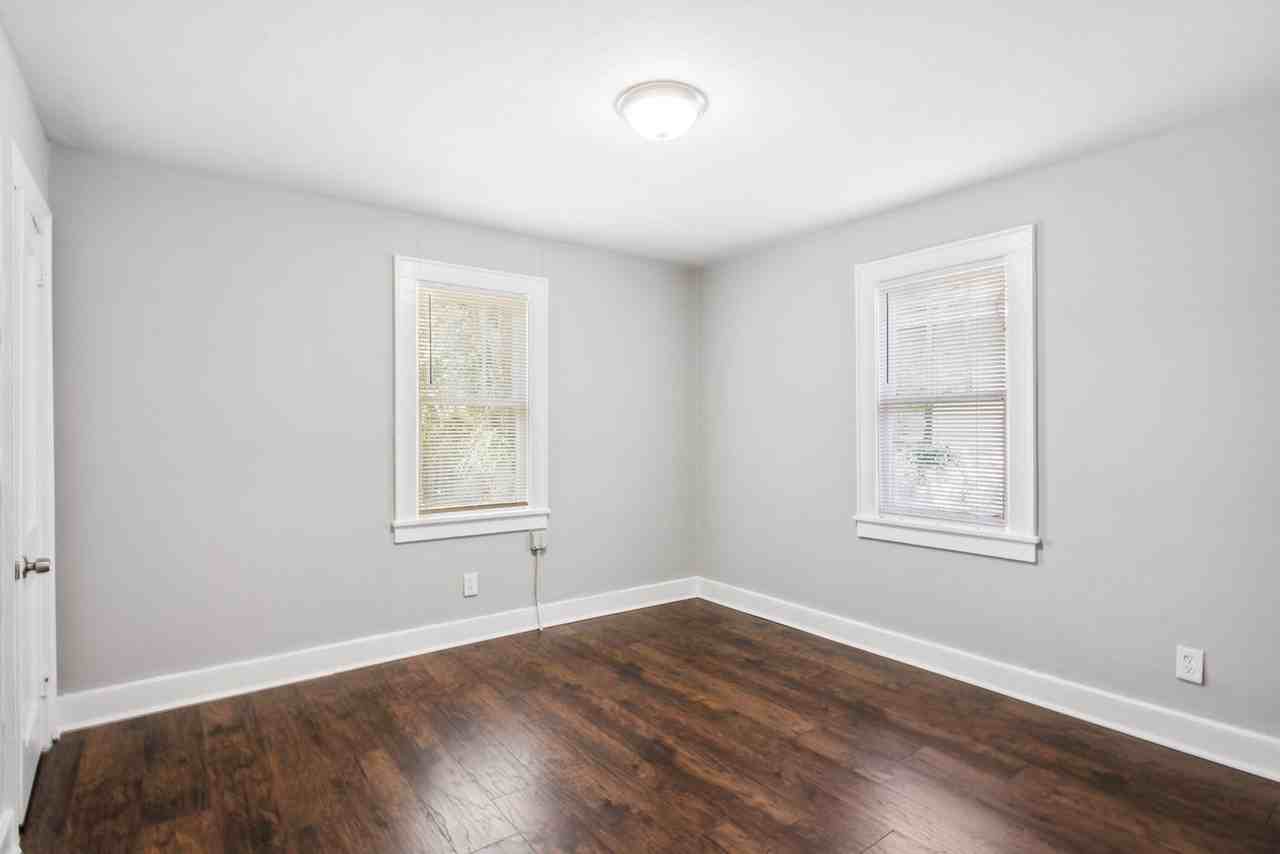 815 E 33rd St - Photo 6 of 8