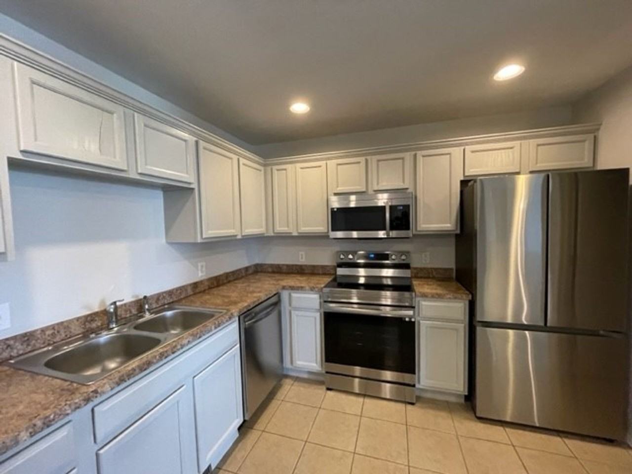 2200 W Jonquil Ln - Photo 7 of 40