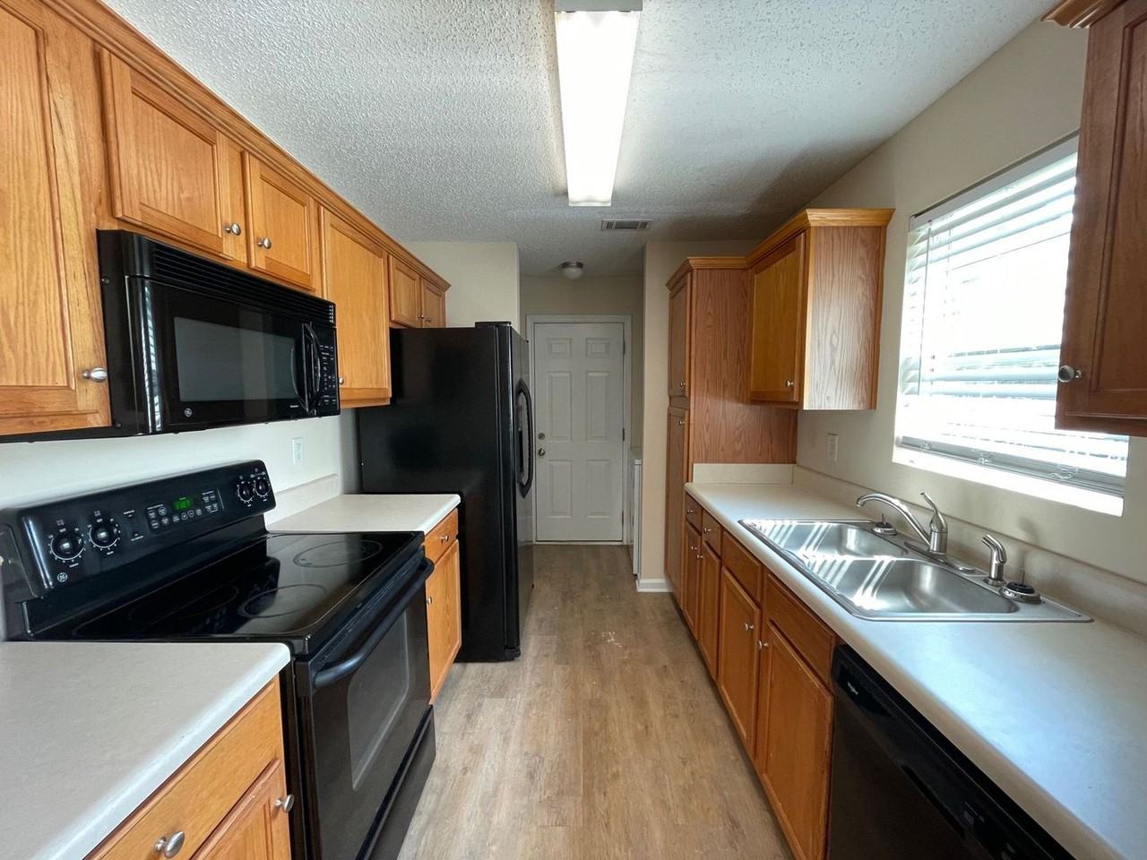 124 Bridgewater Cir - Photo 4 of 18