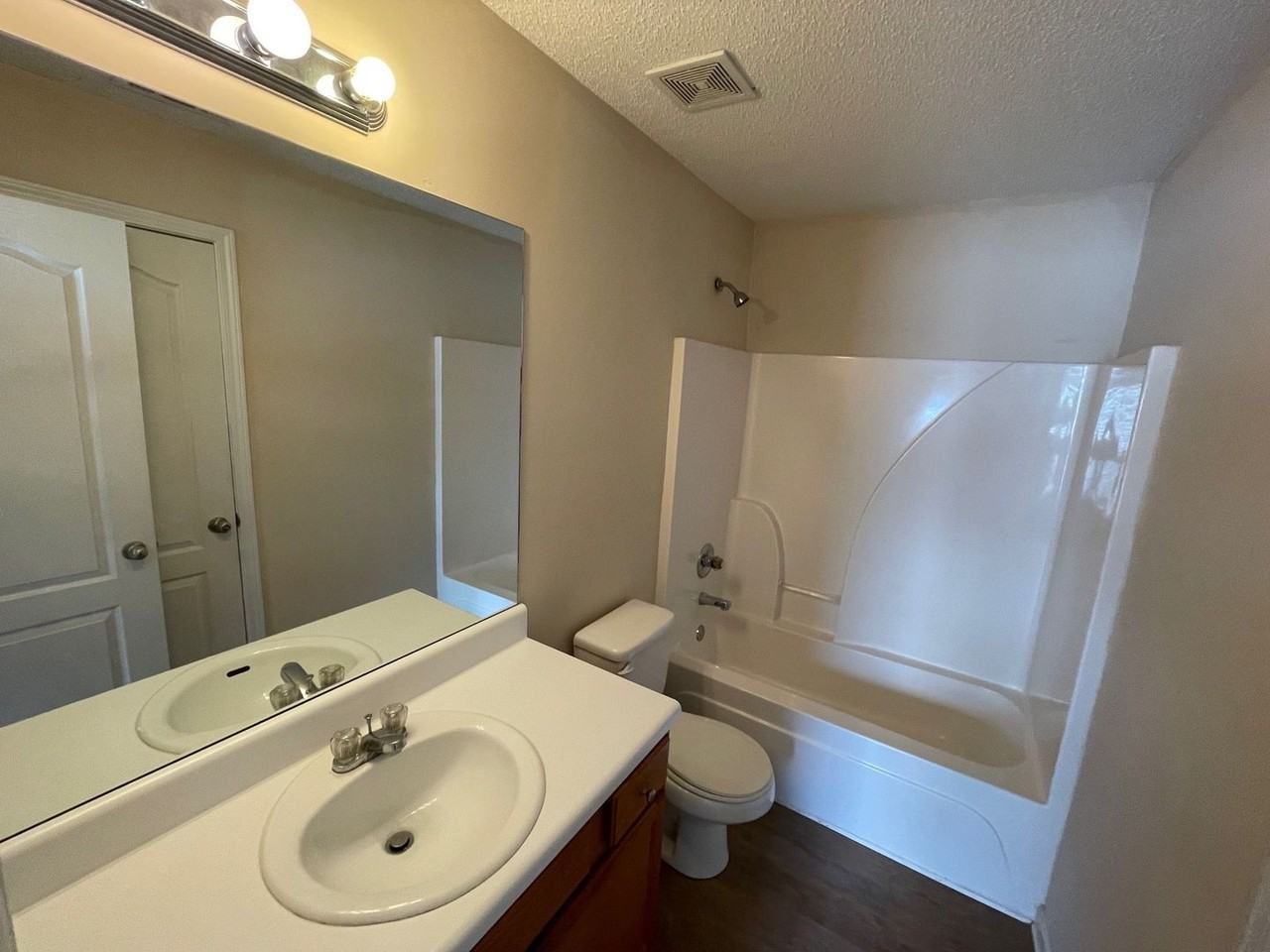 124 Bridgewater Cir - Photo 6 of 18