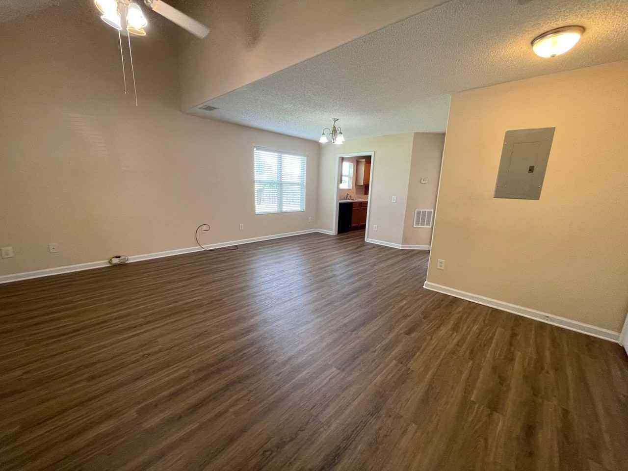 325 Bridgewater Cir - Photo 2 of 16