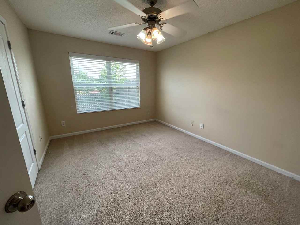 325 Bridgewater Cir - Photo 4 of 16