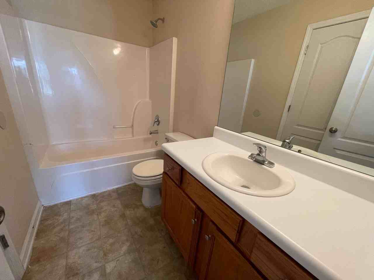 325 Bridgewater Cir - Photo 5 of 16