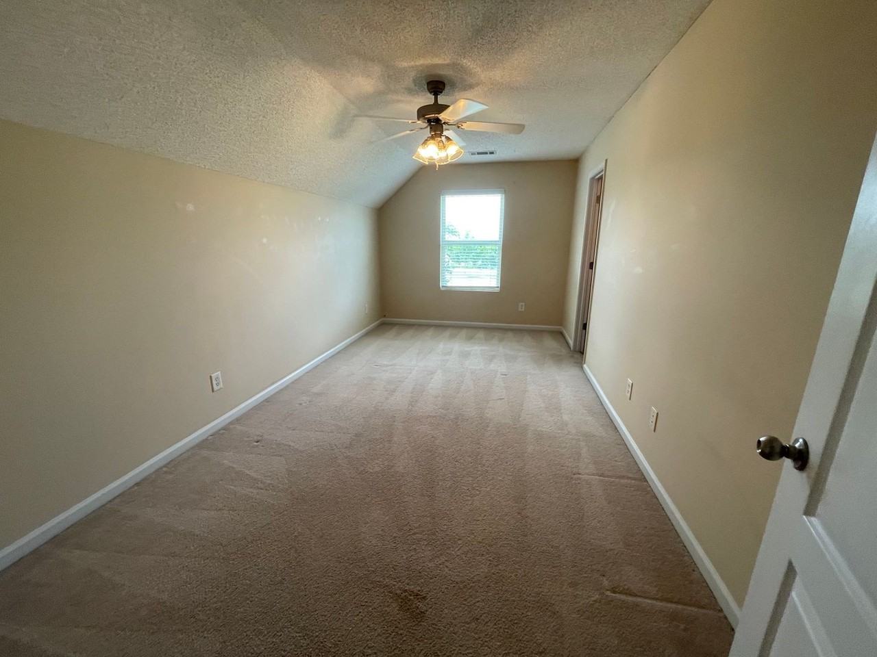 325 Bridgewater Cir - Photo 6 of 16