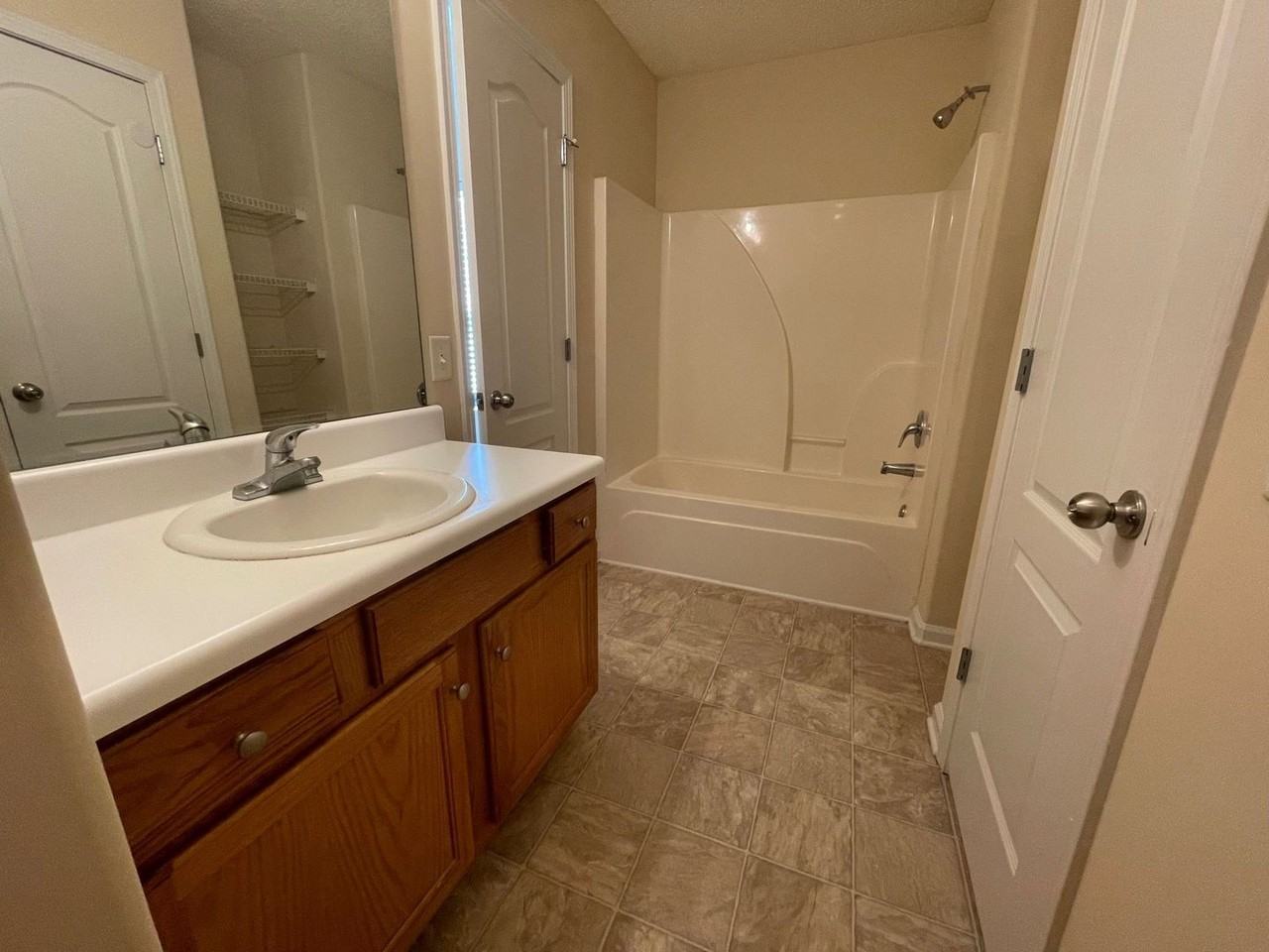 325 Bridgewater Cir - Photo 7 of 16