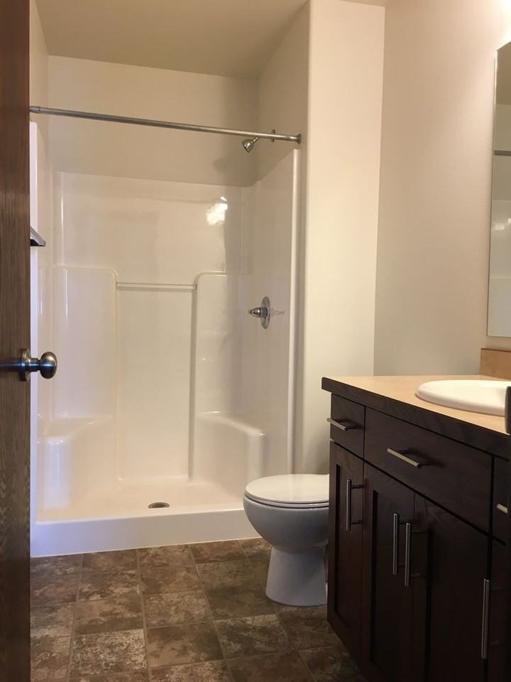 931 30th Avenue West - Photo 5 of 9