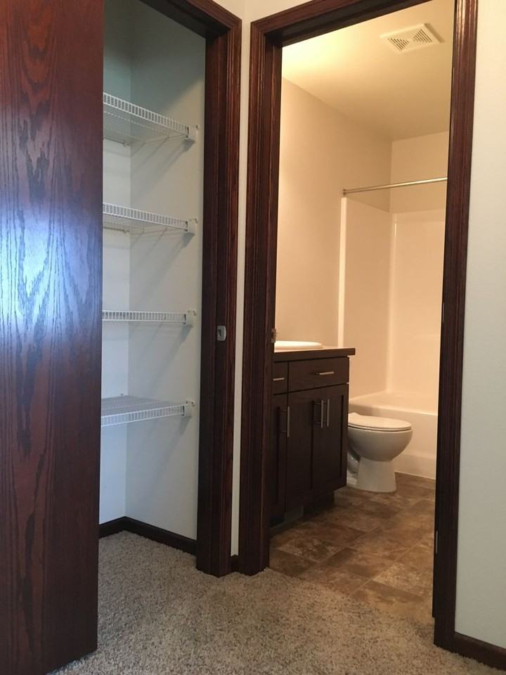 931 30th Avenue West - Photo 7 of 9