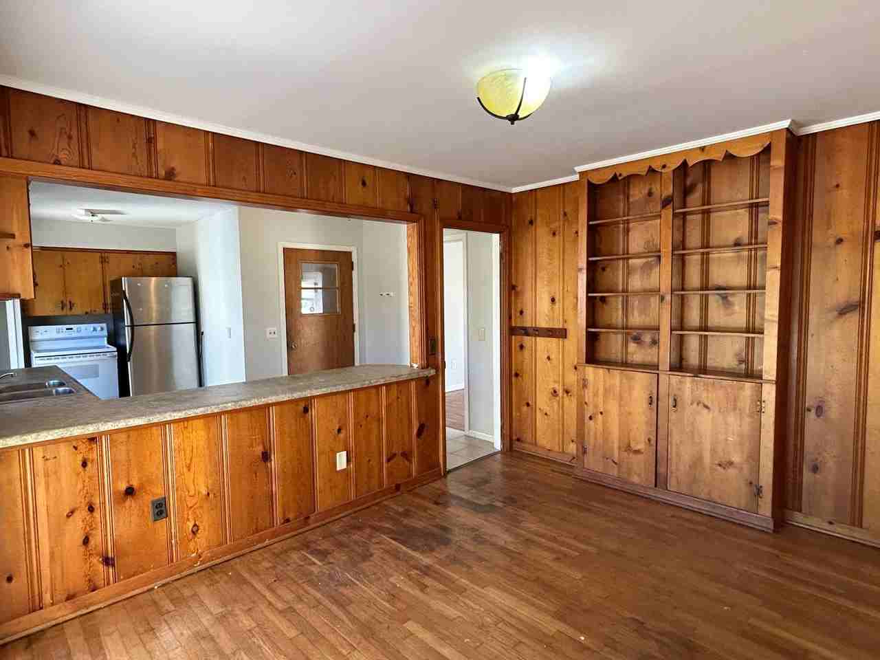 706 5th Ave Ne - Photo 2 of 19