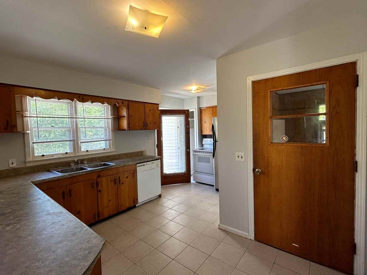 706 5th Ave Ne - Photo 3 of 19