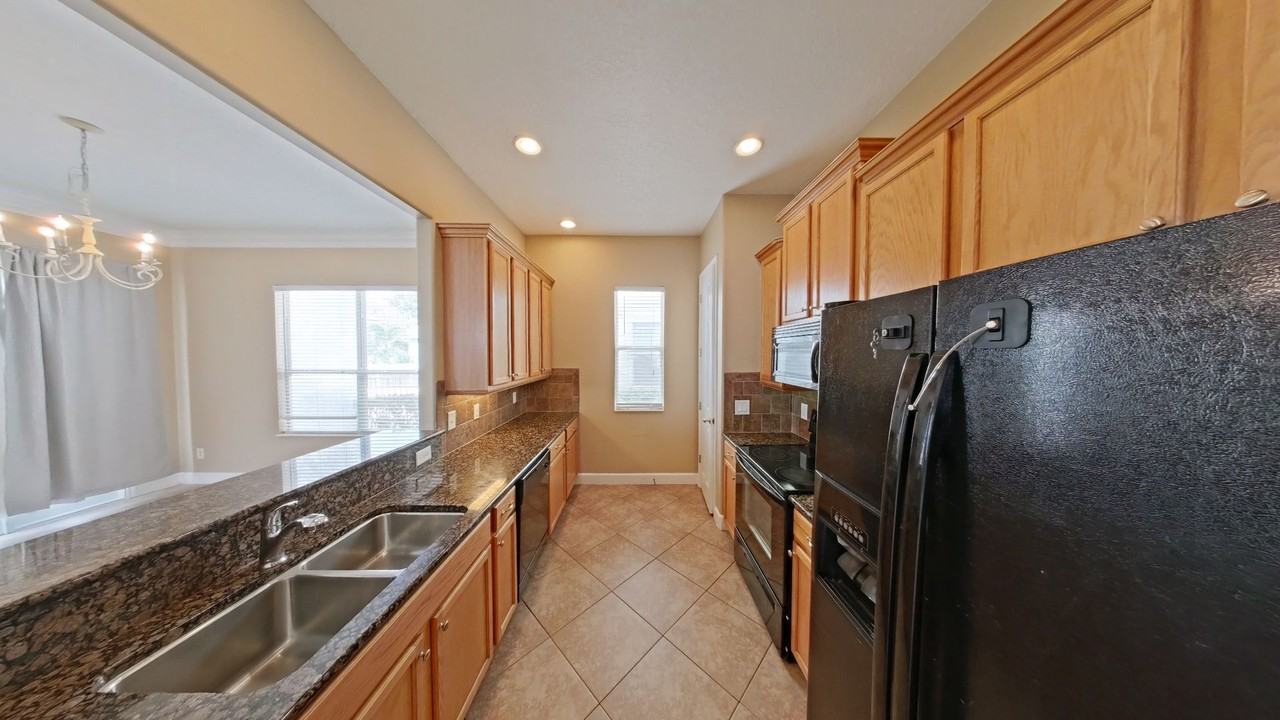 1458 Reunion Blvd - Photo 4 of 14