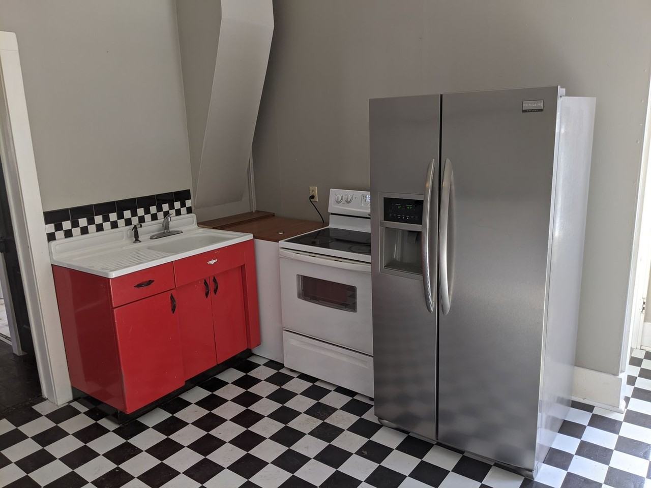 112 E 4th St - Photo 2 of 42