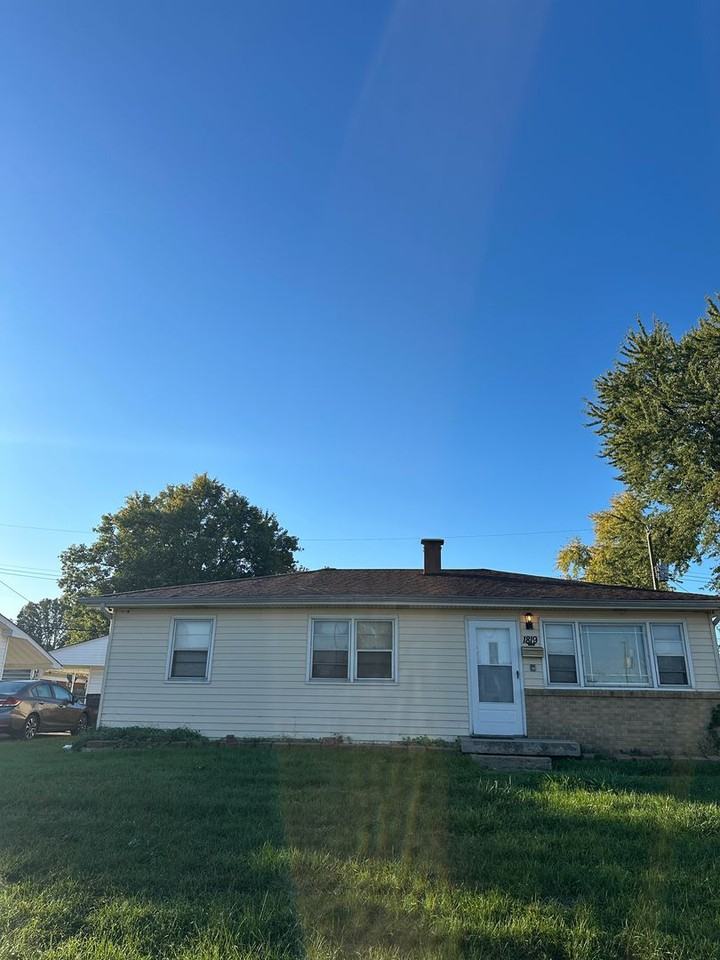 1819 E Perry St - Photo 5 of 9