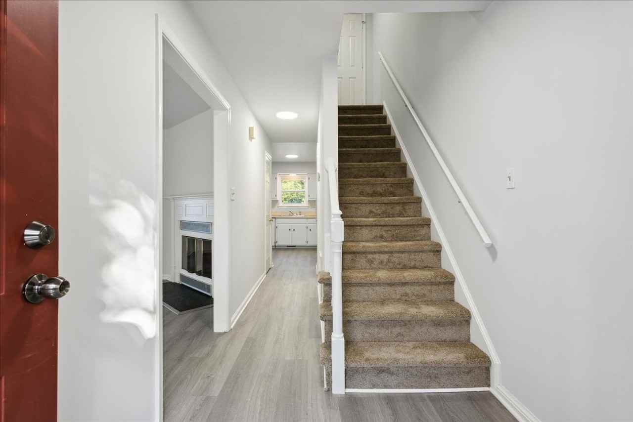 11 Palmerston Dr - Photo 3 of 25