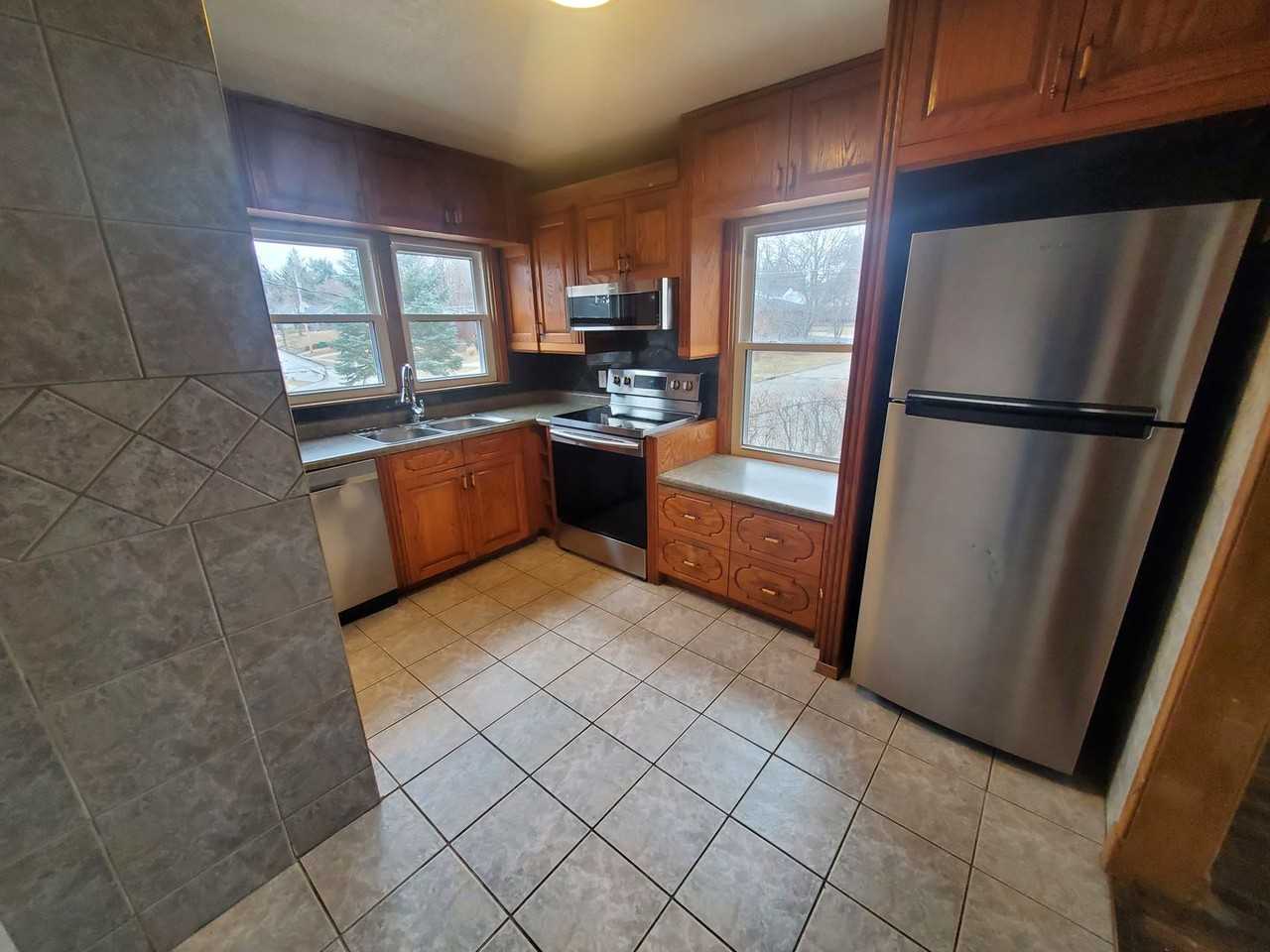 1419 63rd St - Photo 2 of 26