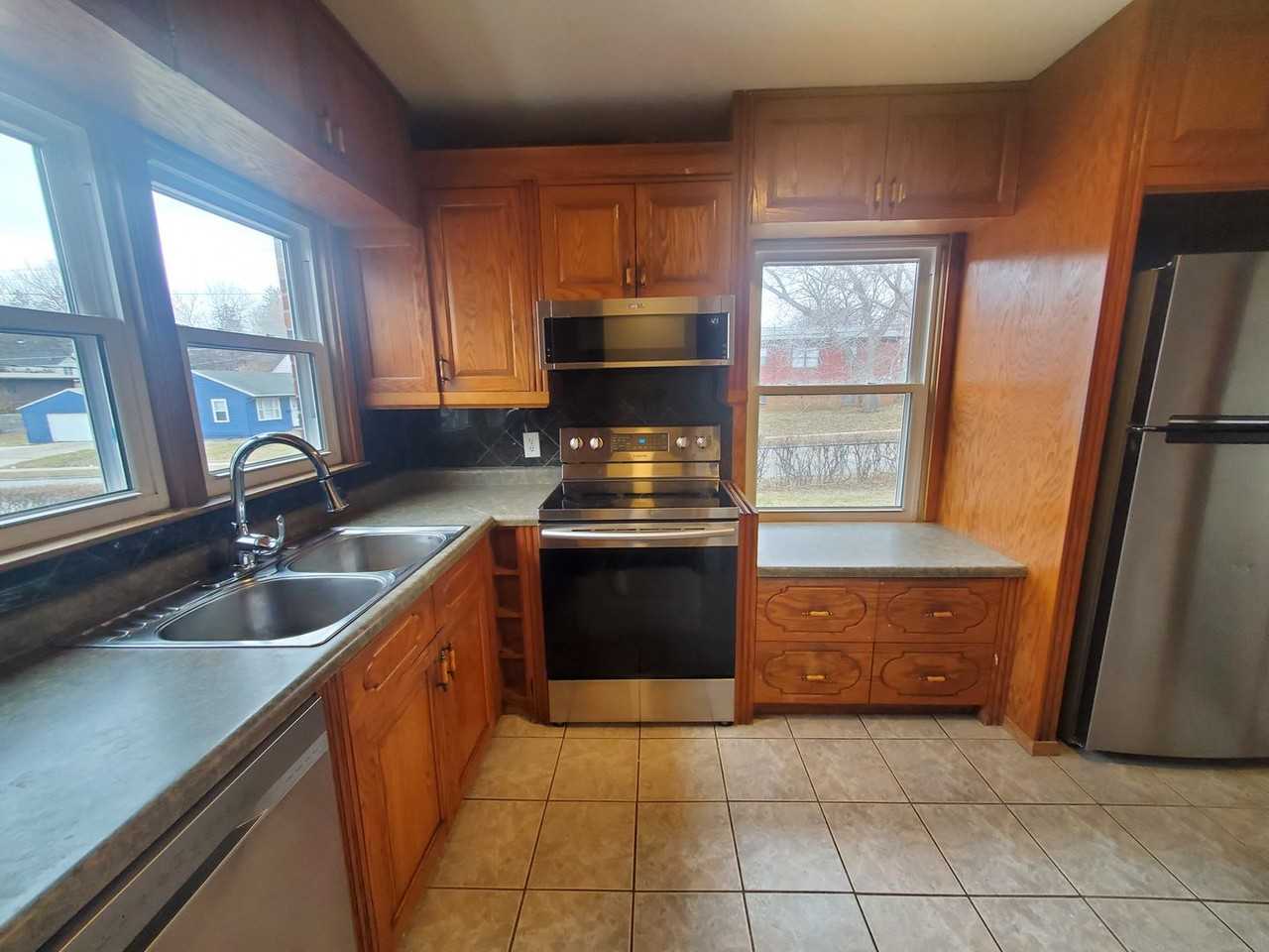 1419 63rd St - Photo 3 of 26