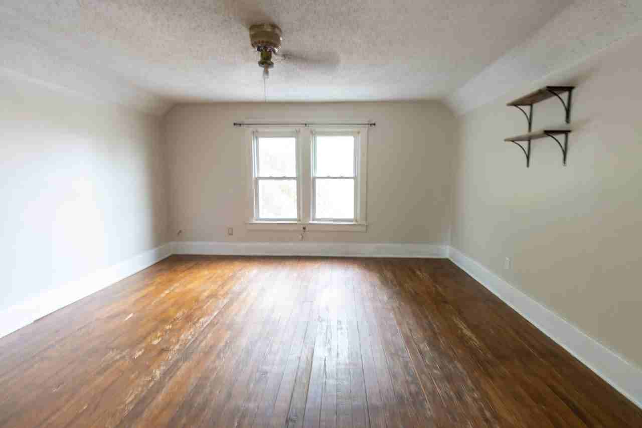 703 Hickman Ave - Photo 3 of 5