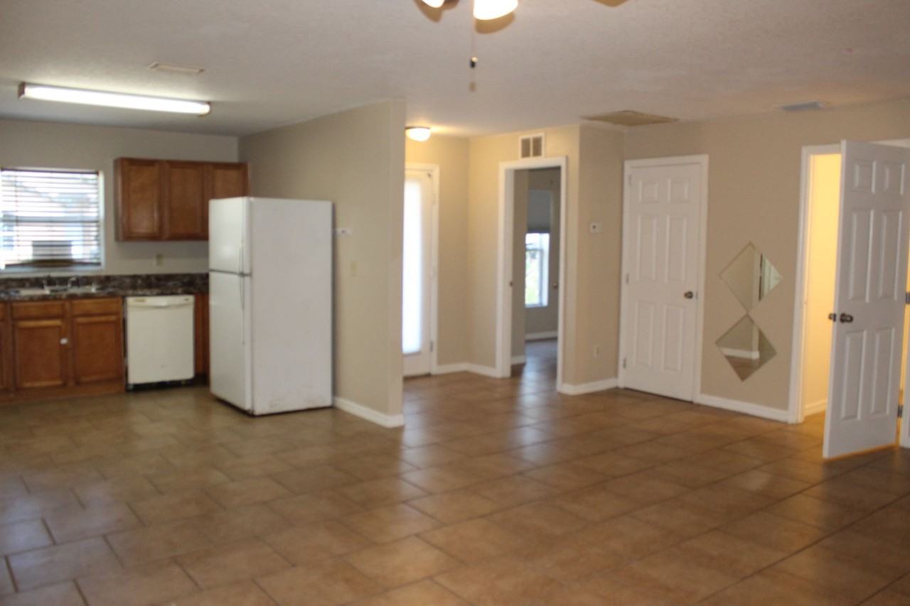 610 Cassin Ave - Photo 2 of 15