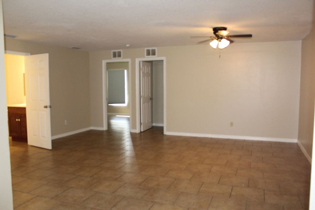 610 Cassin Ave - Photo 3 of 15