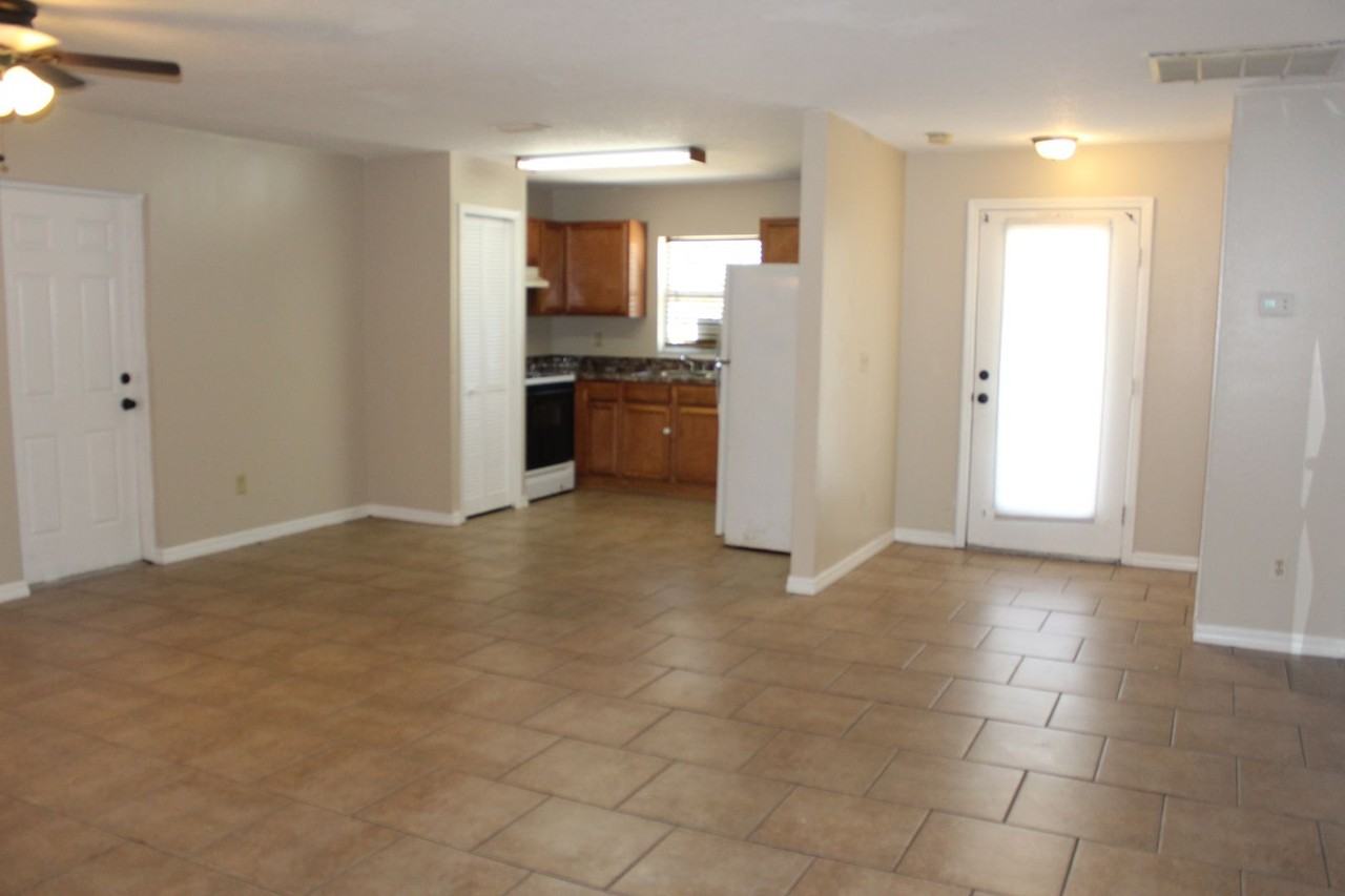 610 Cassin Ave - Photo 4 of 15