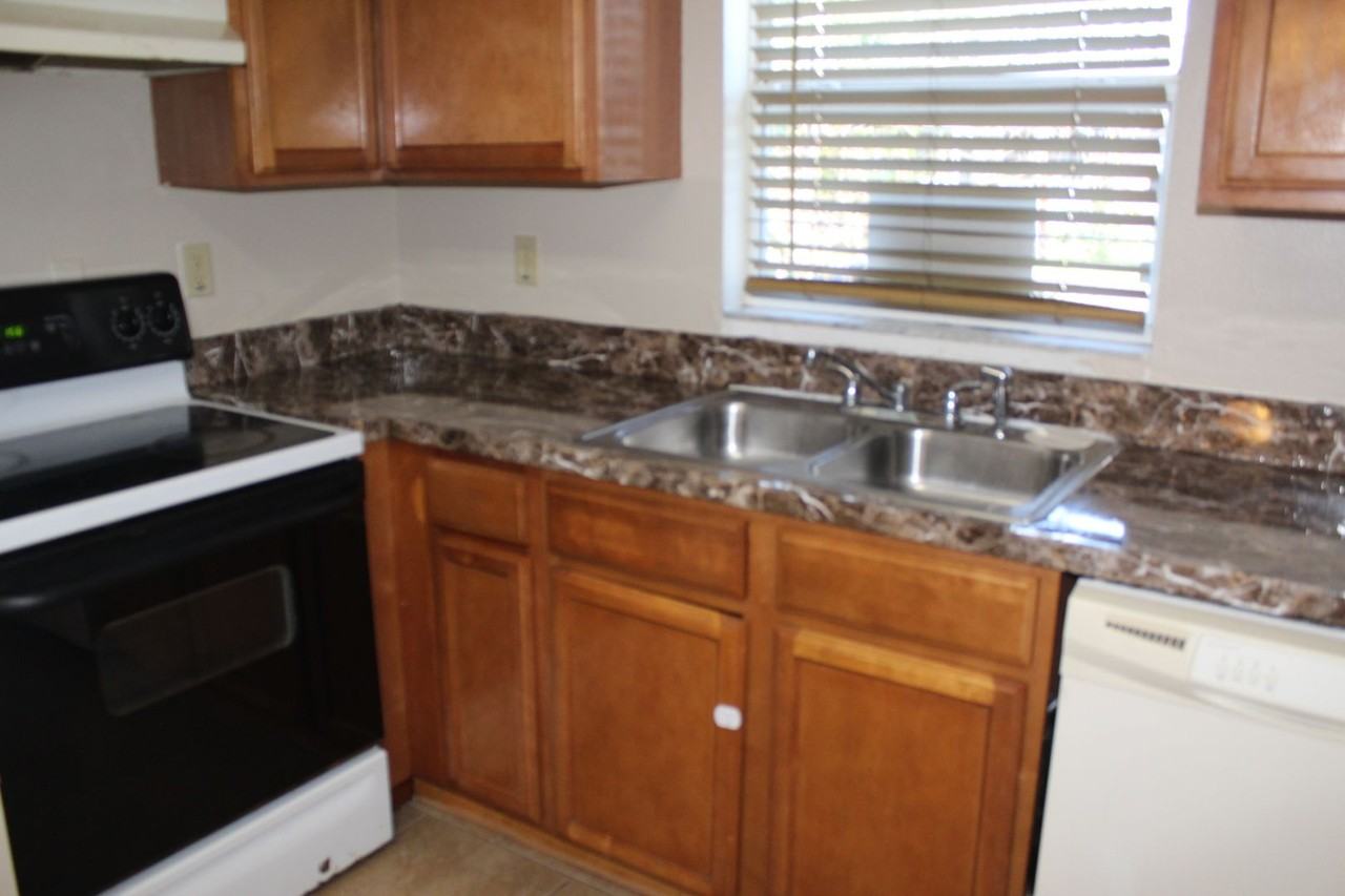 610 Cassin Ave - Photo 5 of 15