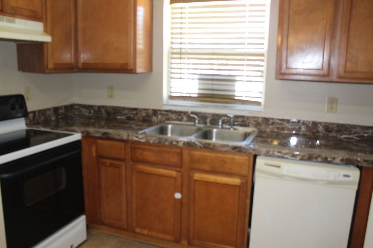 610 Cassin Ave - Photo 6 of 15