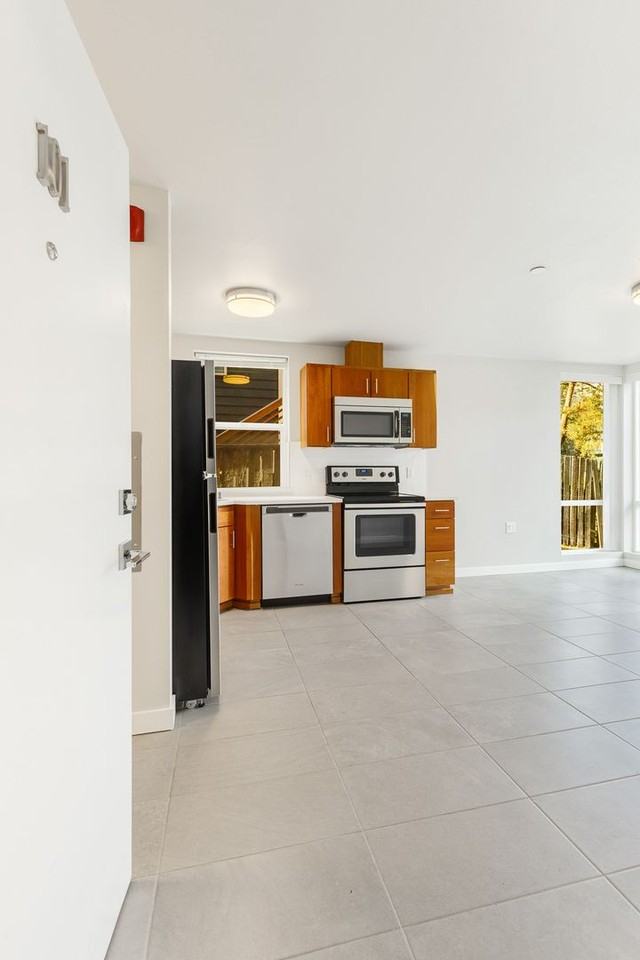 917 Sw Holden St - Photo 5 of 13