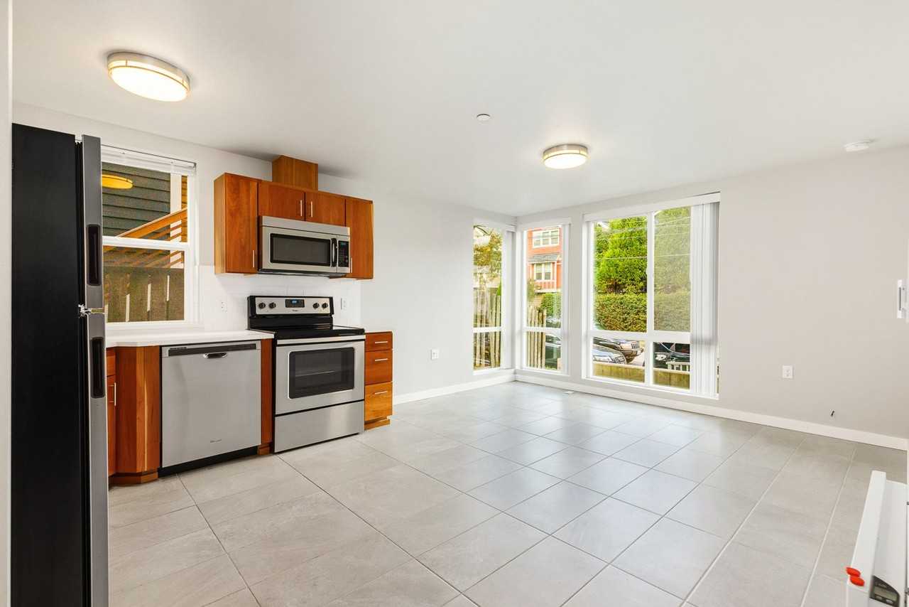 917 Sw Holden St - Photo 4 of 13