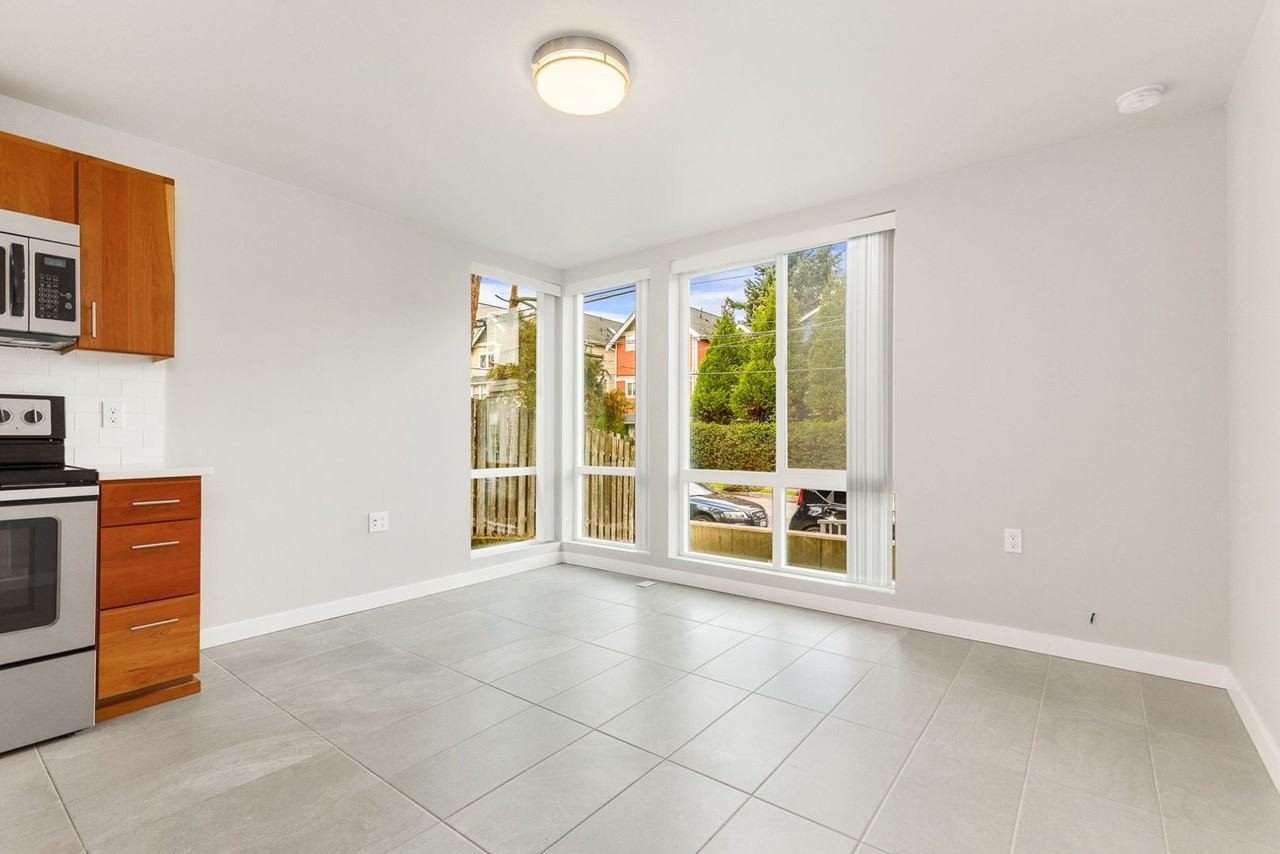 917 Sw Holden St - Photo 7 of 13