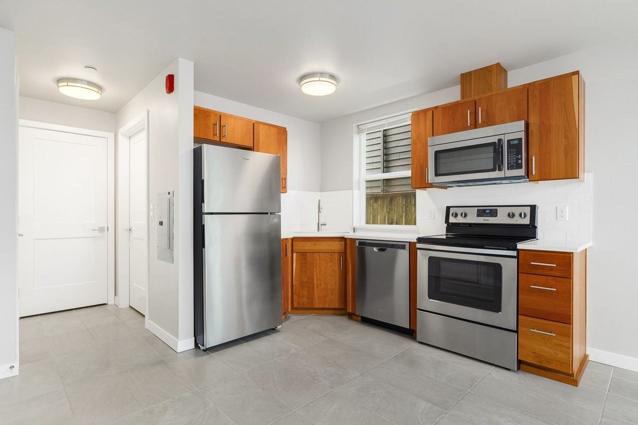 917 Sw Holden St - Photo 3 of 13