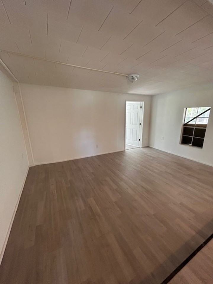 7711 McDaniel Dr - Photo 3 of 10