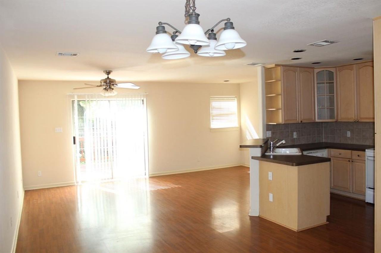 4517 Speedway - Photo 6 of 23