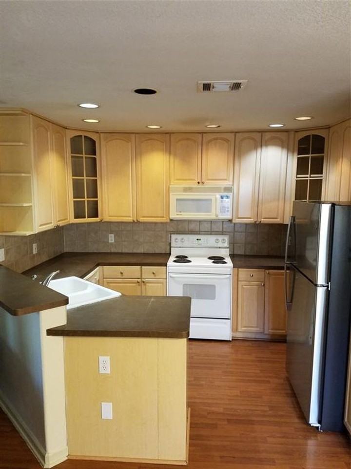 4517 Speedway - Photo 5 of 23