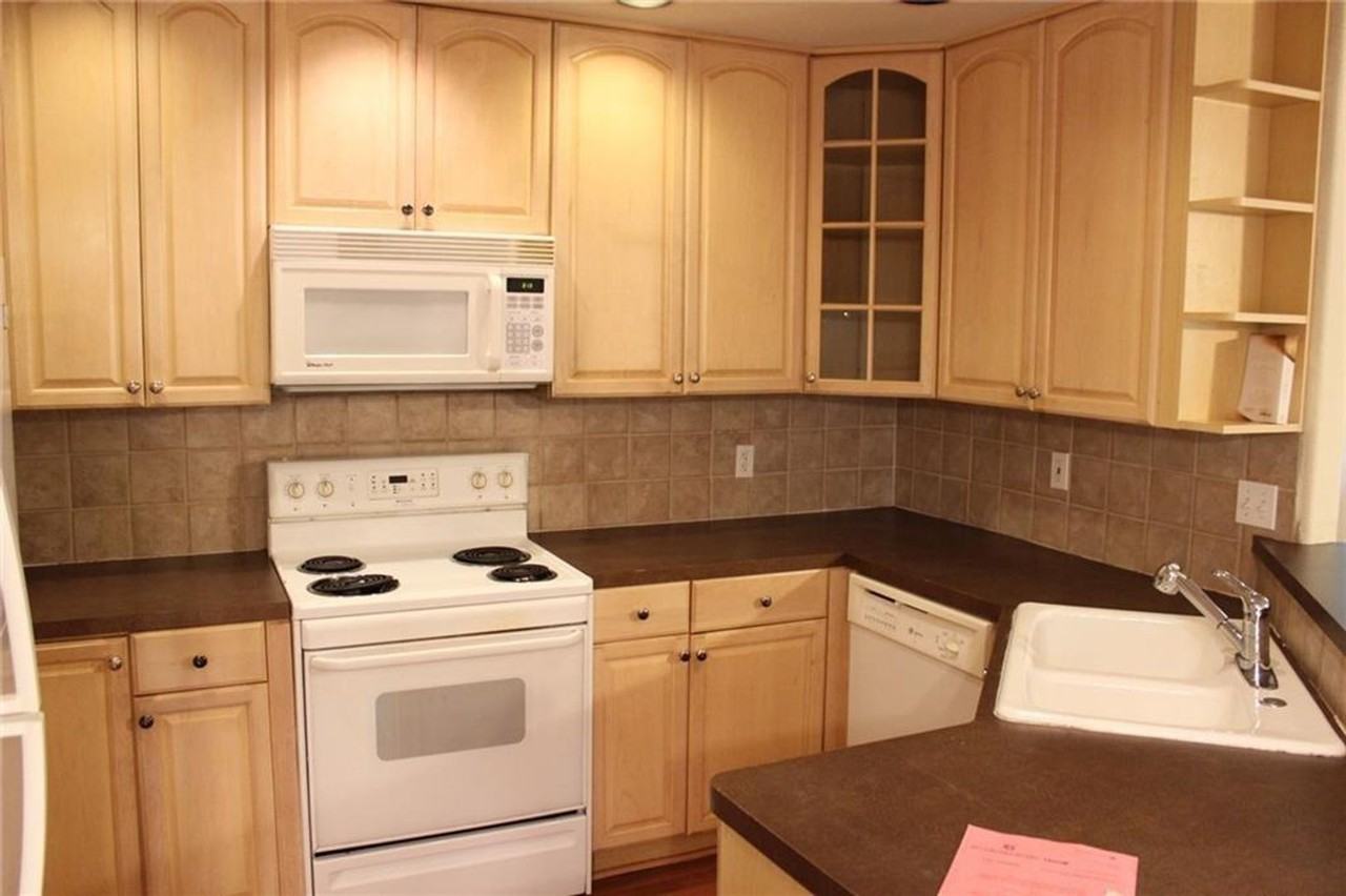 4517 Speedway - Photo 7 of 23