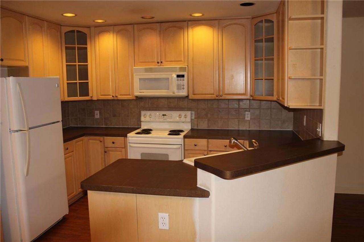 4517 Speedway - Photo 4 of 23