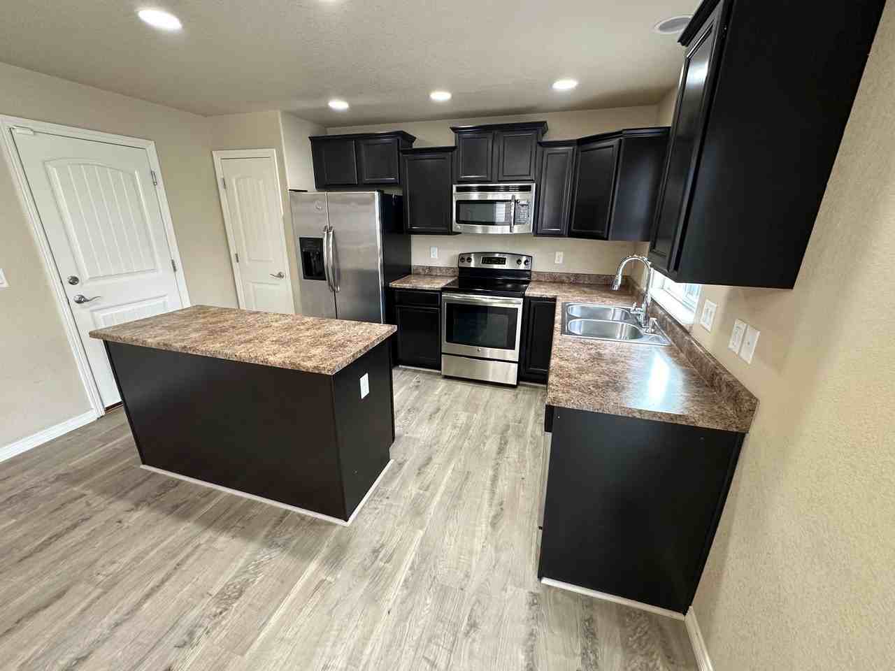 8043 Pinfeather Dr - Photo 6 of 16