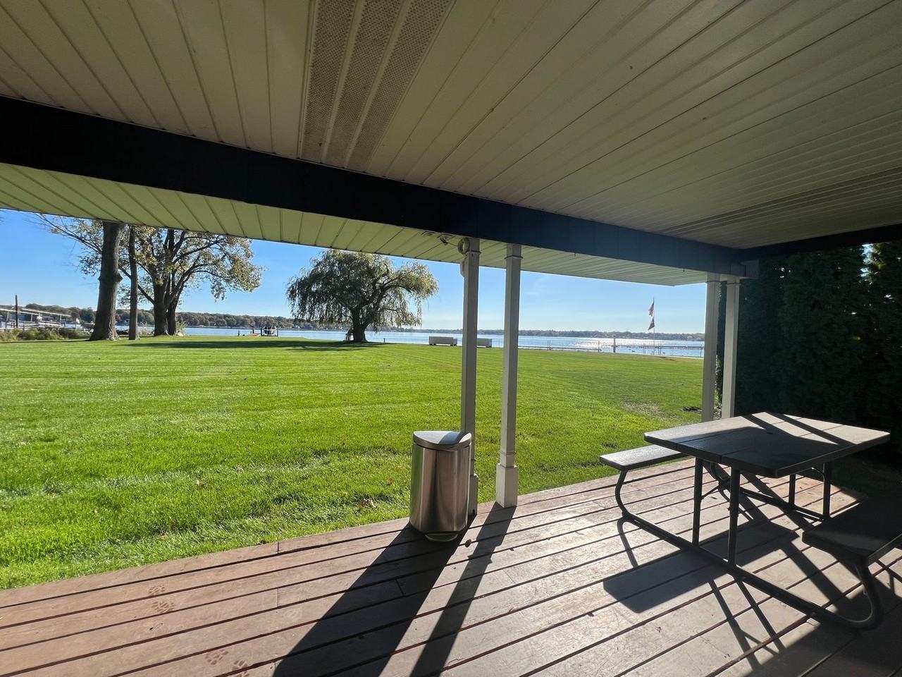 327 Big Bay Dr - Photo 4 of 33