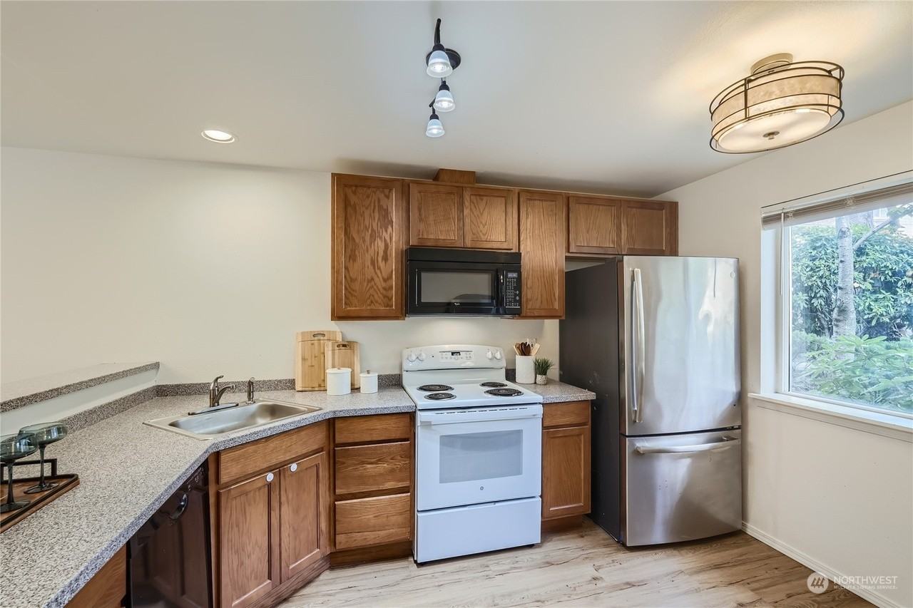 833 Sw Sunset Blvd #19 - Photo 3 of 25