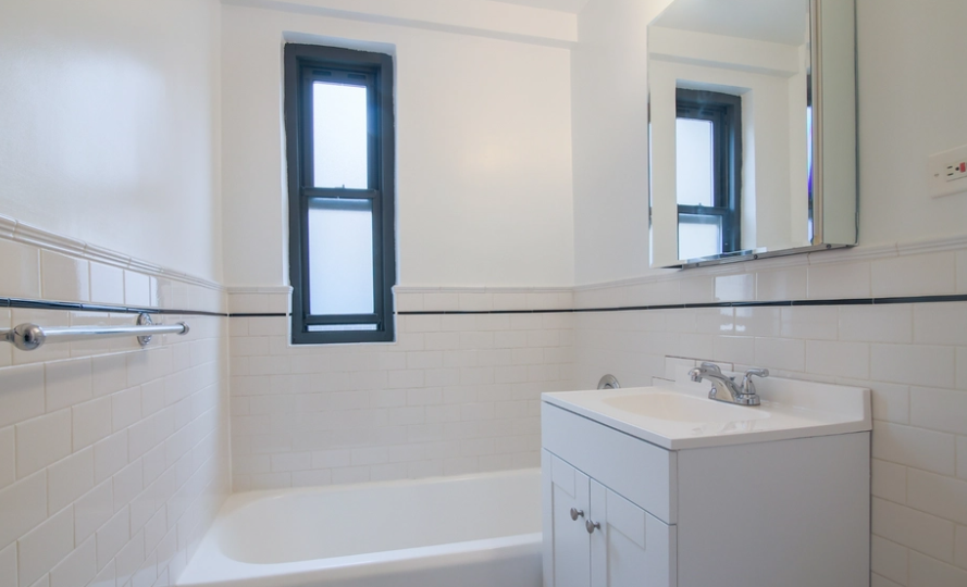 143 E 56th St #12B - Photo 5 of 8