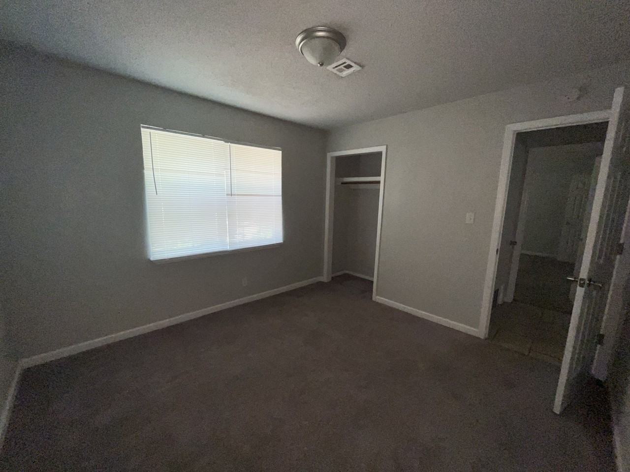 6411 S Newport Ave #D - Photo 3 of 6