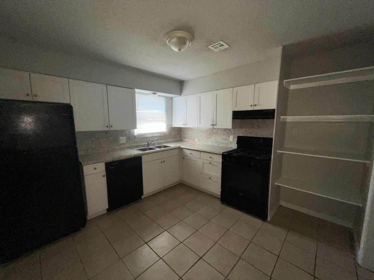 6411 S Newport Ave #D - Photo 6 of 6