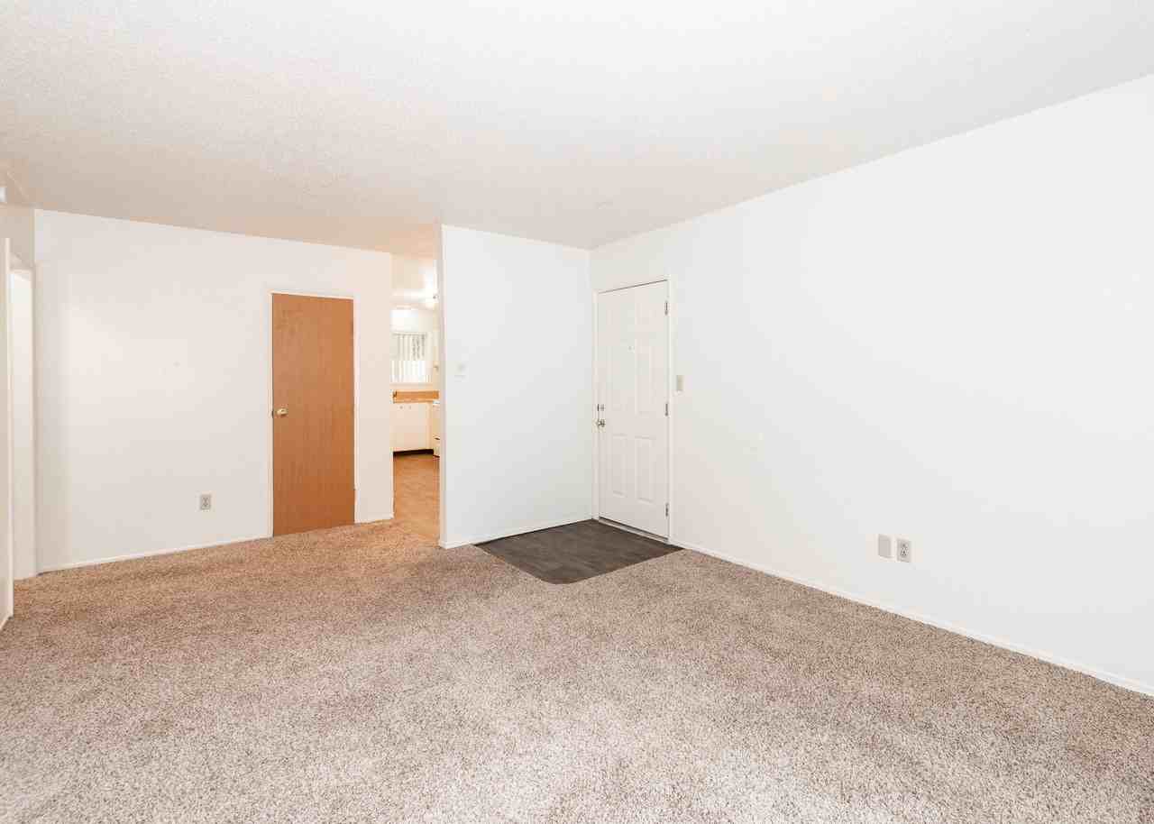 Churchill Gardens Apartments - Photo 3 of 22