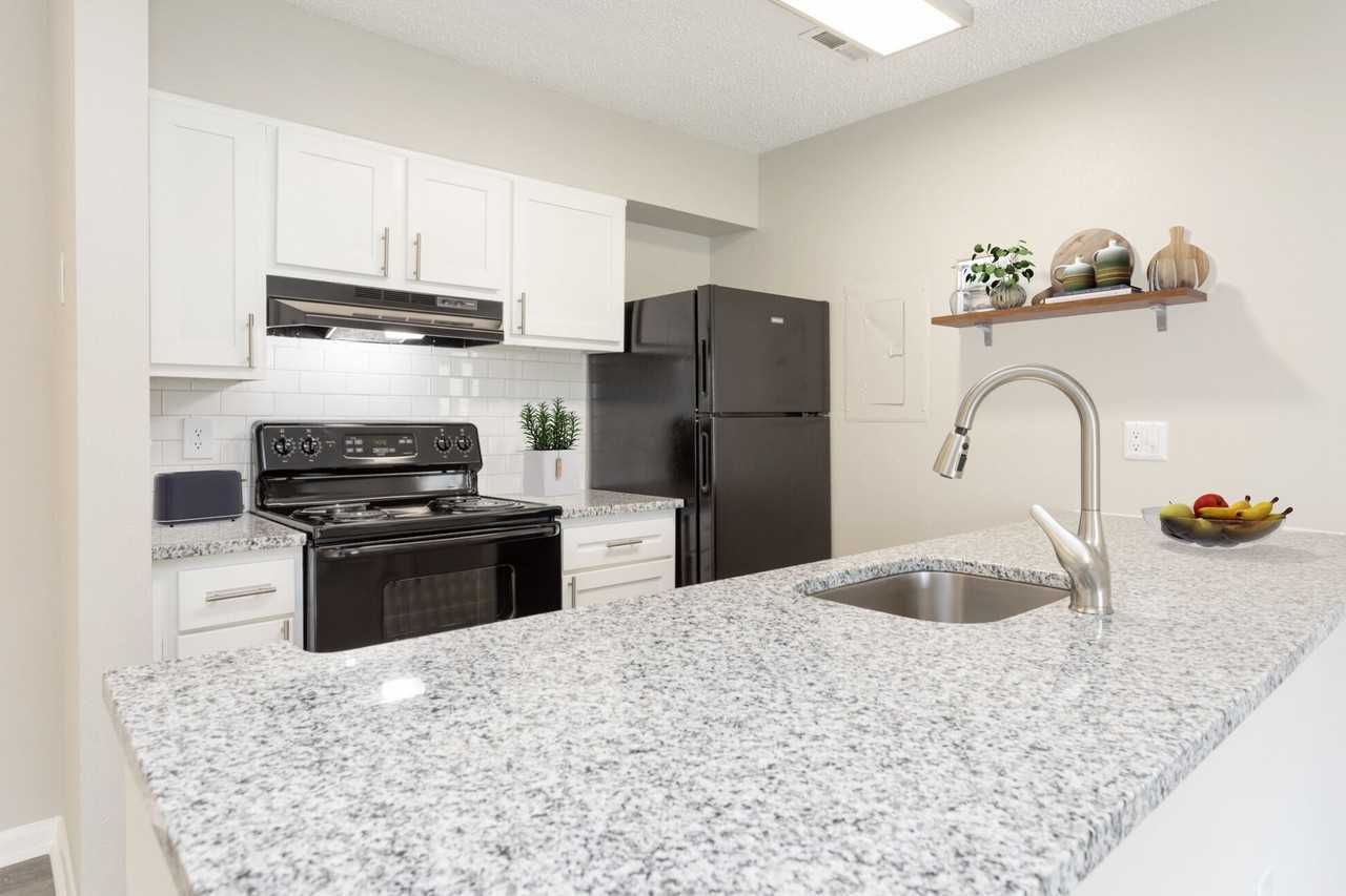 The Hampton - Photo 4 of 20